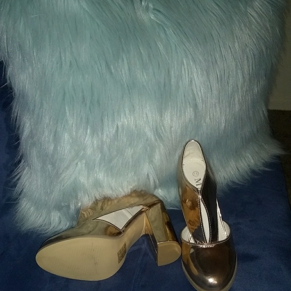 Woman's heels - Picture 2 of 2